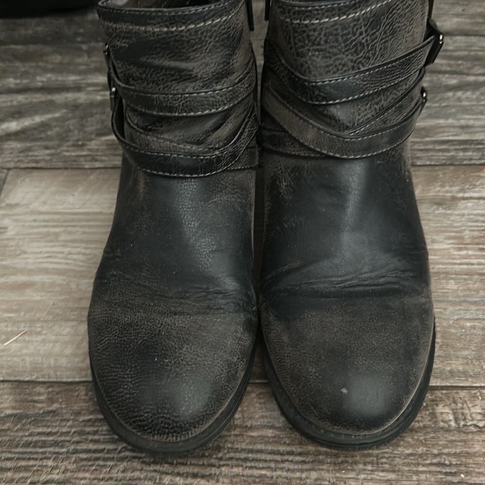 Sonoma Distressed Booties - Picture 3 of 6